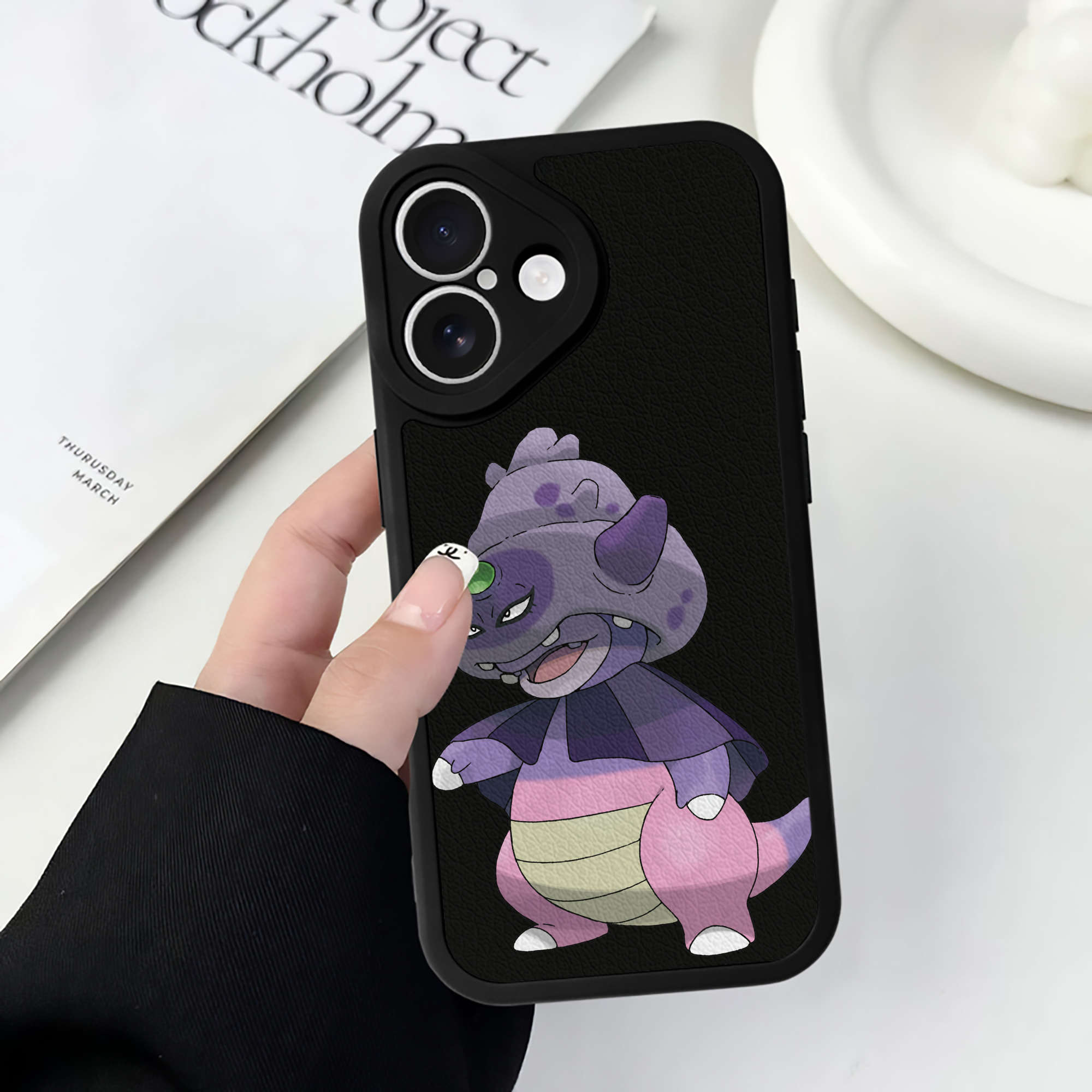 （画像用） ポケットモンスター Pokémon 【iPhone 16シリーズ対応】シリコンスマホケース（レザー調） 材質：シリコン
